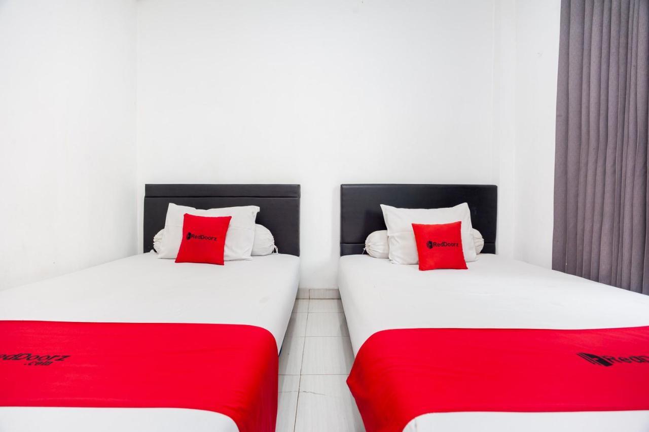 Hotel Reddoorz Syariah Near Grand Galaxy Park Ceger Exterior foto
