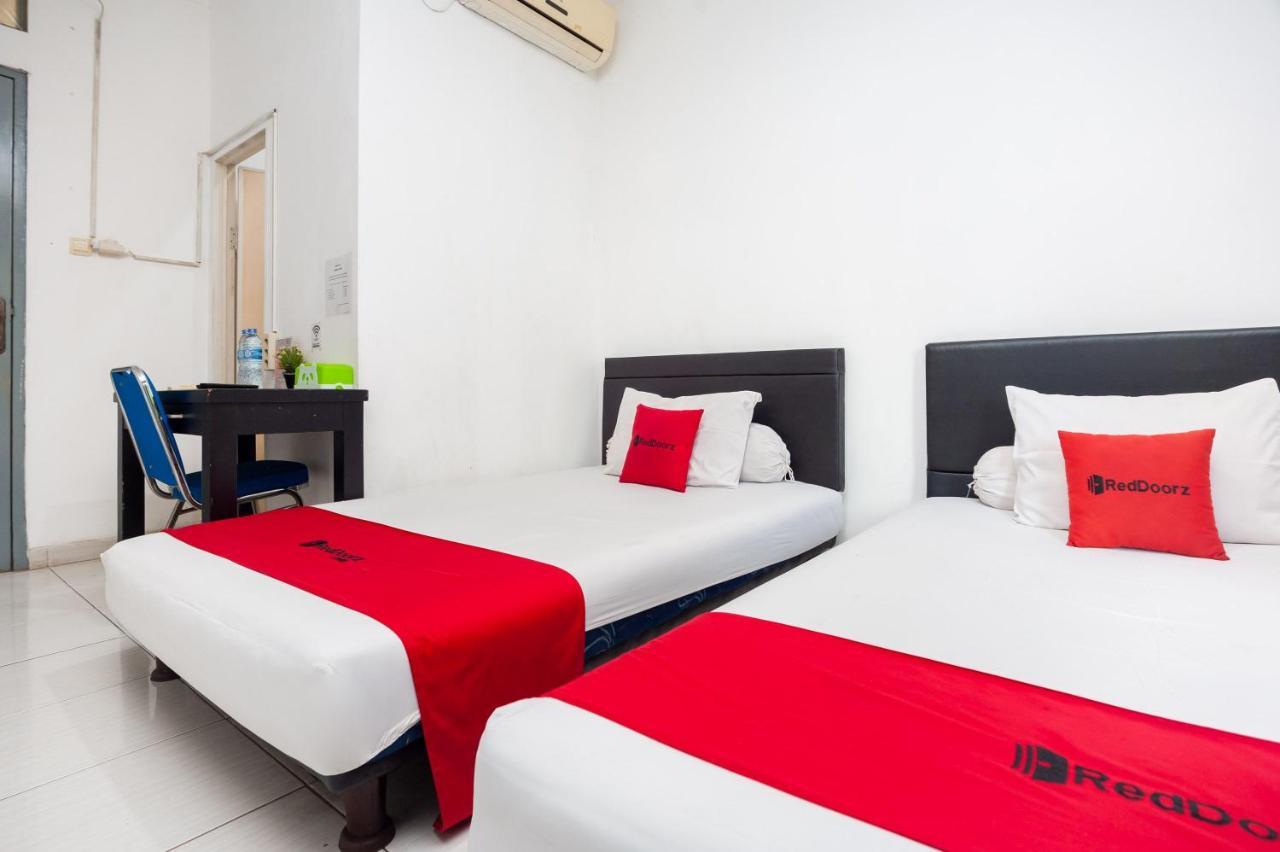 Hotel Reddoorz Syariah Near Grand Galaxy Park Ceger Exterior foto