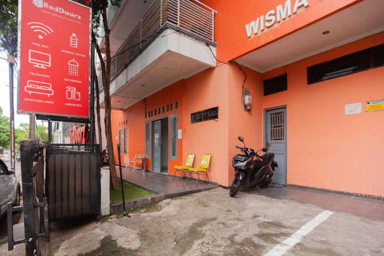 Hotel Reddoorz Syariah Near Grand Galaxy Park Ceger Exterior foto