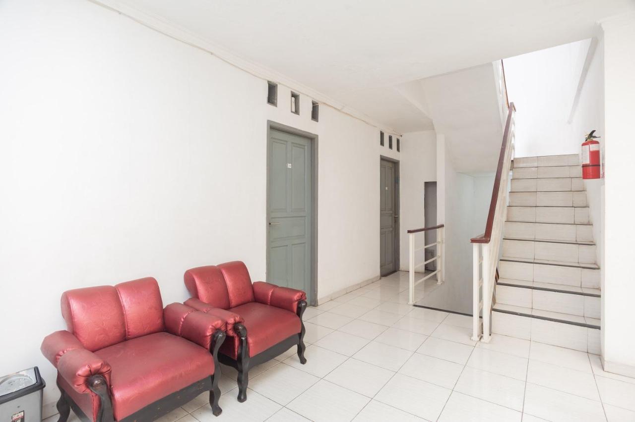 Hotel Reddoorz Syariah Near Grand Galaxy Park Ceger Exterior foto