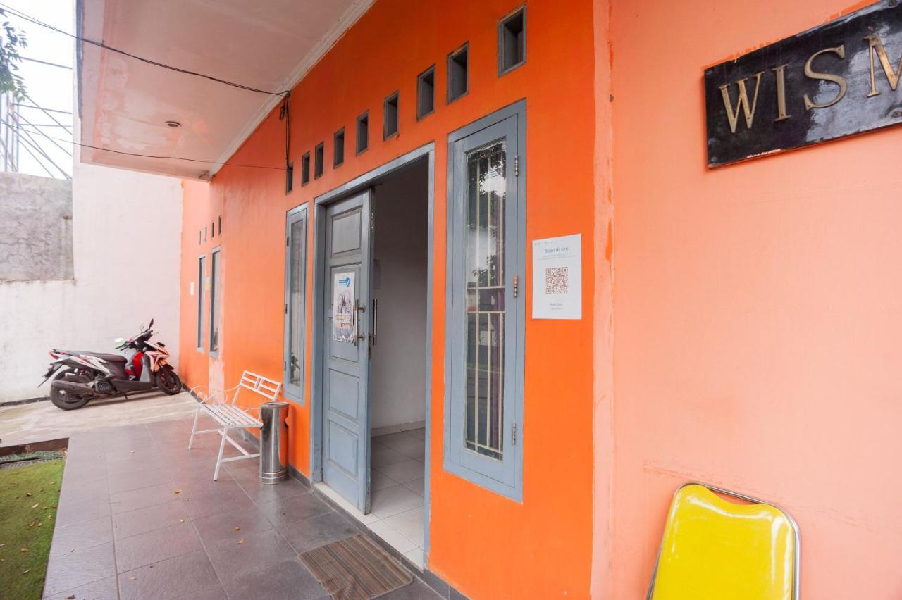 Hotel Reddoorz Syariah Near Grand Galaxy Park Ceger Exterior foto